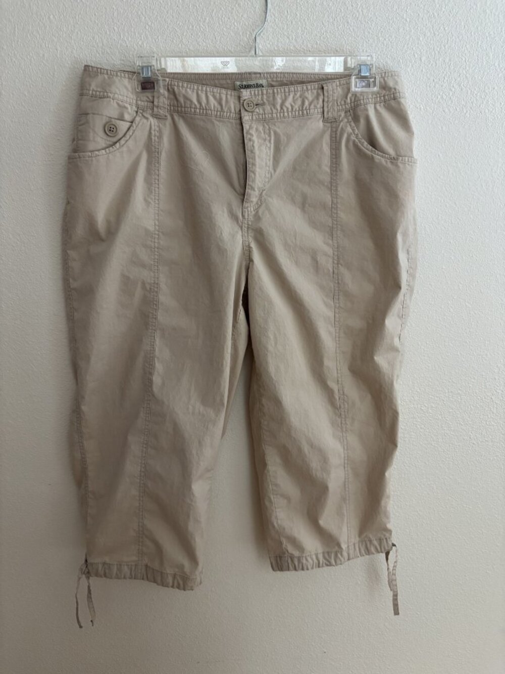 Khaki crop pants with adjustable tie